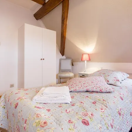 Traditional Loft & Studio דירה