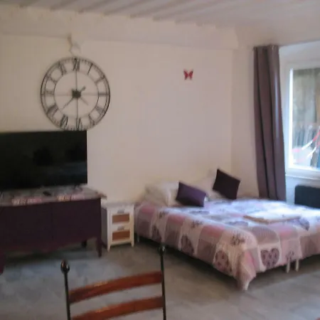 Traditional Loft & Studio דירה *