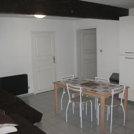Traditional Loft & Studio דירה *